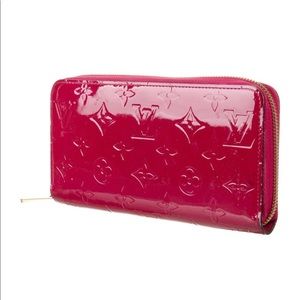 Authentic Louis Vuitton LV monogram Vernis patent leather zippy wallet